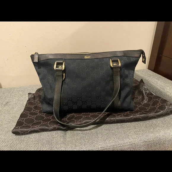 Authentic Gucci handbag - Picture 9 of 14